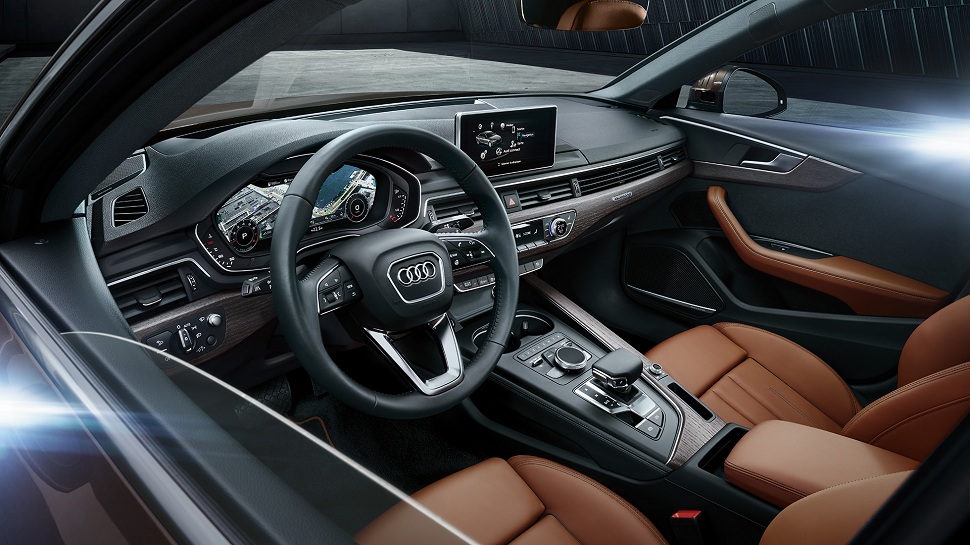 L’Audi virtual cockpit, tableau de bord entièrement digital, rassemble toutes les informations sur un écran LCD haute définition de 12,3 pouces directement en ligne de mire du conducteur. Tandis que le Bang & Olufsen Sound System avec son 3D (en option) transforme l’habitacle en véritable salle de concert.