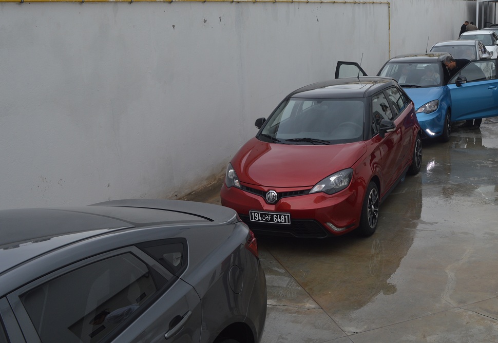 Malgré un temps maussade sur Tunis cet après-midi, les première MG s'apprêtant à quitter le centre de livraison de la marque à la Charguia.