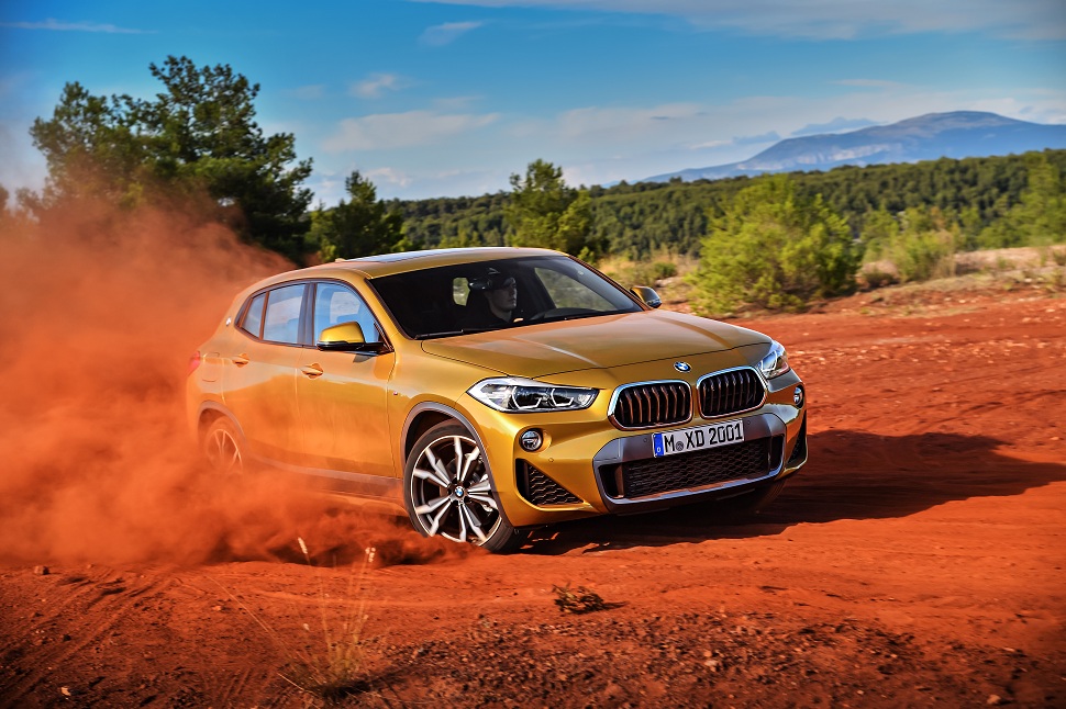 automobile-BMW-X2-sable