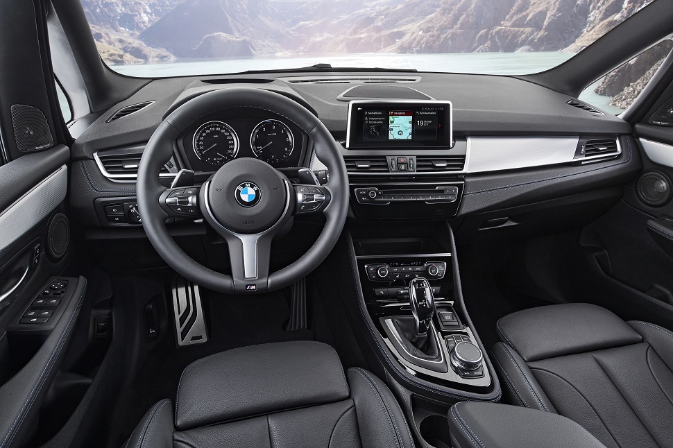 automobile-BMW-Tourer-interieur