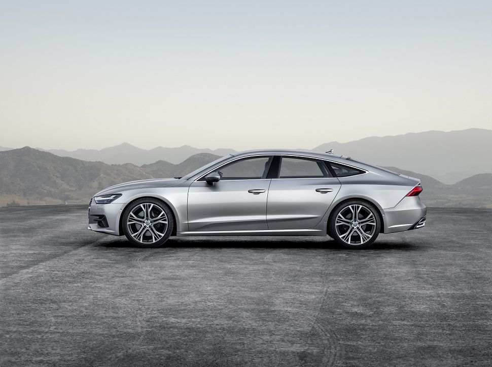 automobile-audi-A7-gris