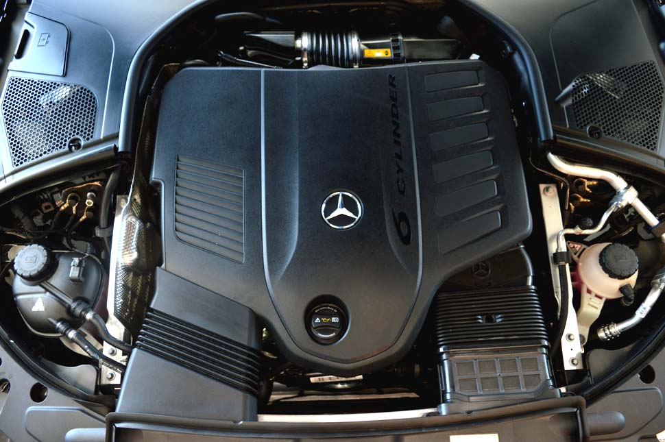 voiture-mercedes-moteur