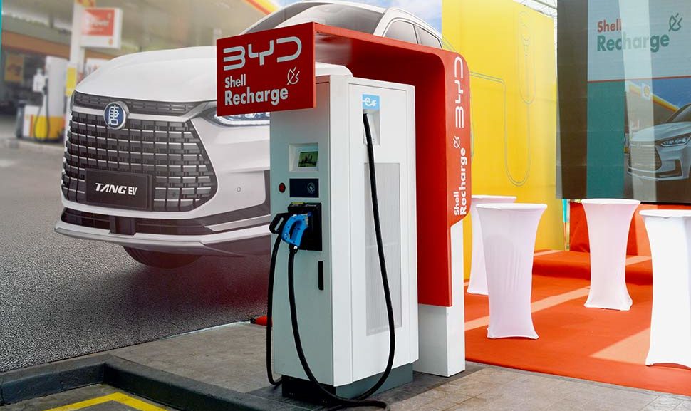 Sur l'autoroute A1, Shell et BYD installent la première borne de recharge  électrique rapide