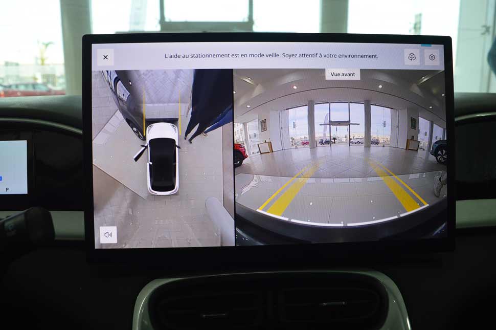 geely-ecran-electrique