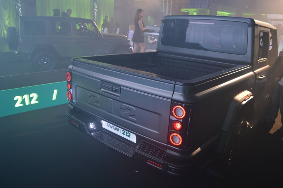 camionnette-tout-terrain-baw-212